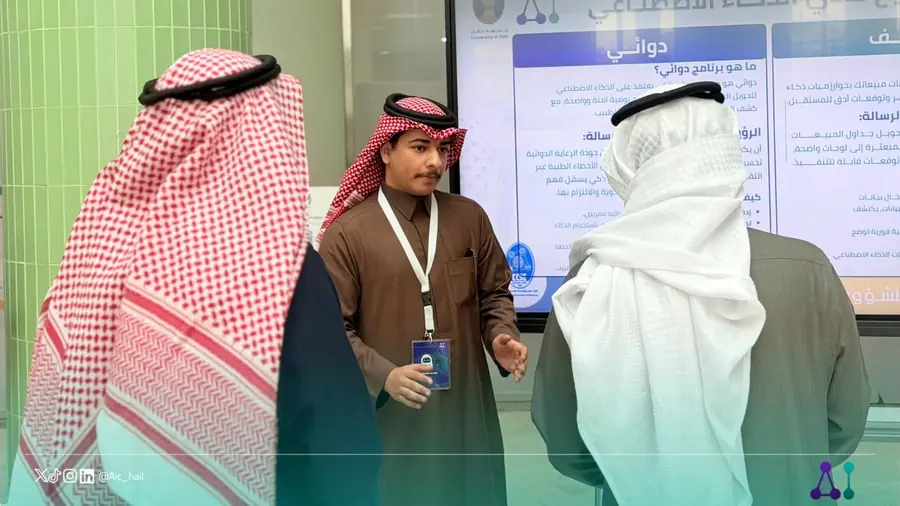 رئيس الجامعة في بوث النادي